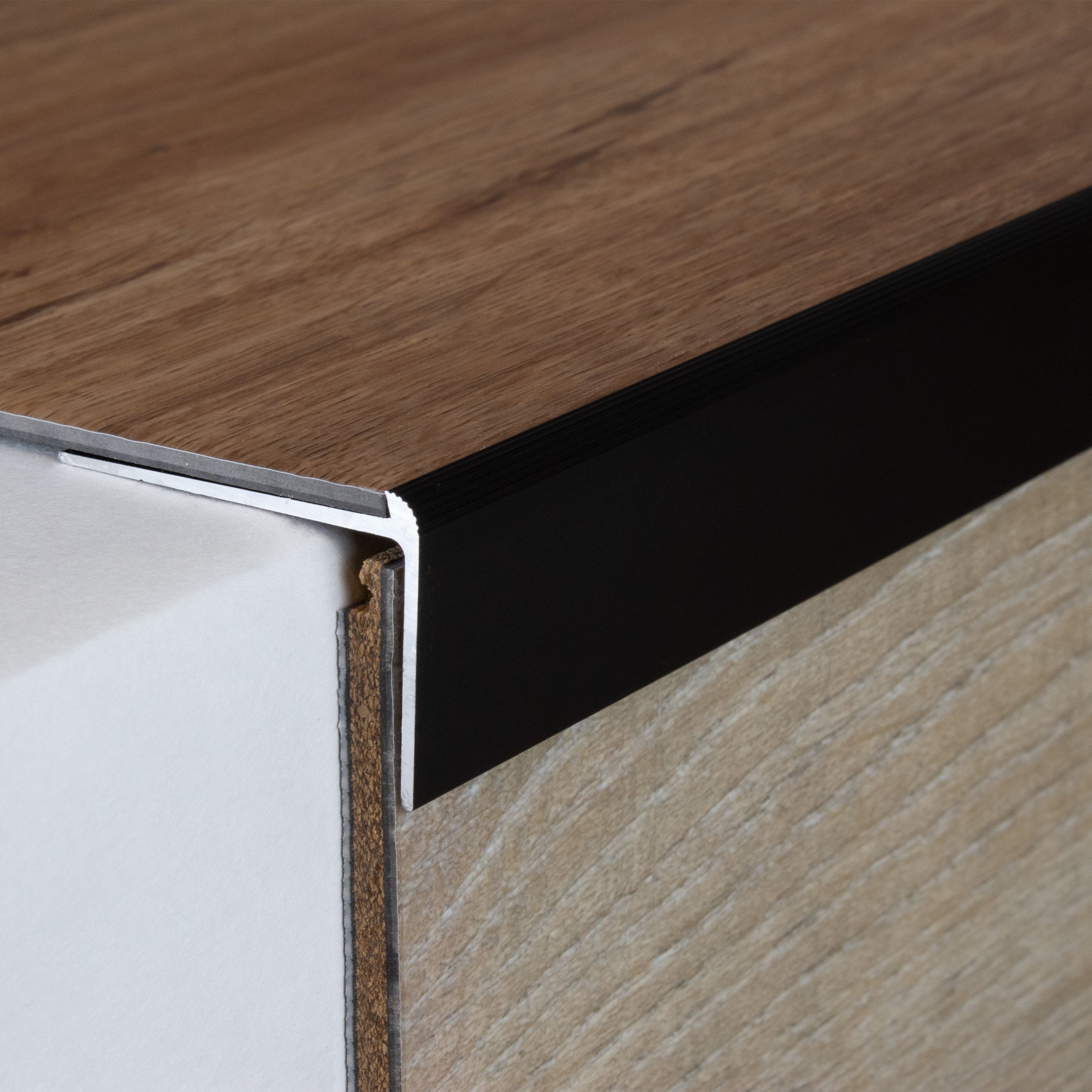 Profilo angolare e bordo per scale PROVISTON Aulla Altezza 10 - 40 mm Altezza bordo 2 - 7 mm Alluminio