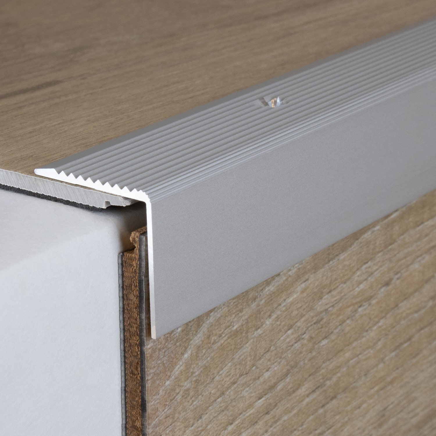 Profili per bordi e angoli delle scale, larghezza 30 mm, altezza 22-52 mm, spessore del materiale: 2 mm, PROVISTON