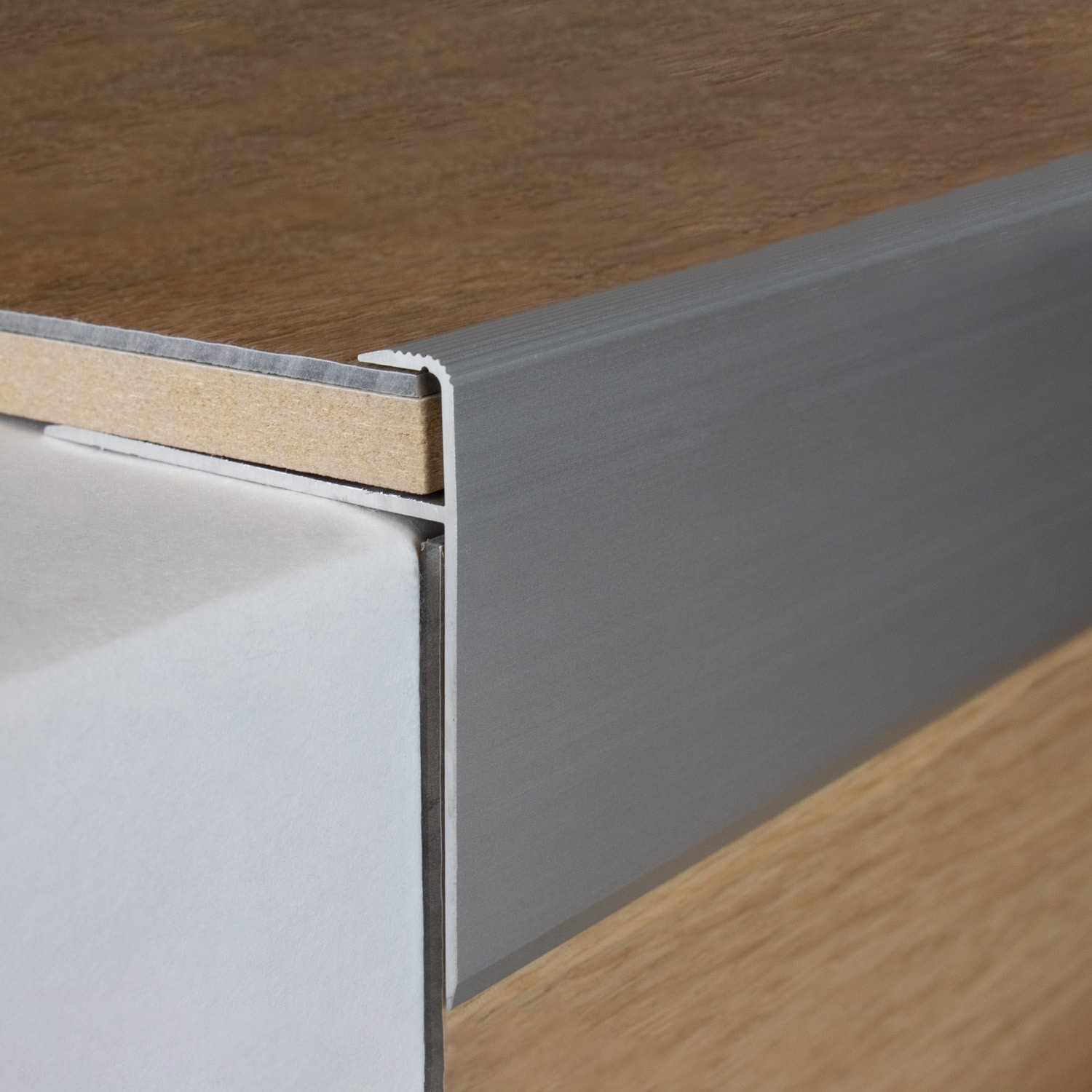 Profili di bordatura e finitura PROVISTON Castlebar H 54 mm W 50 mm altezza bordatura 10 mm alluminio anodizzato