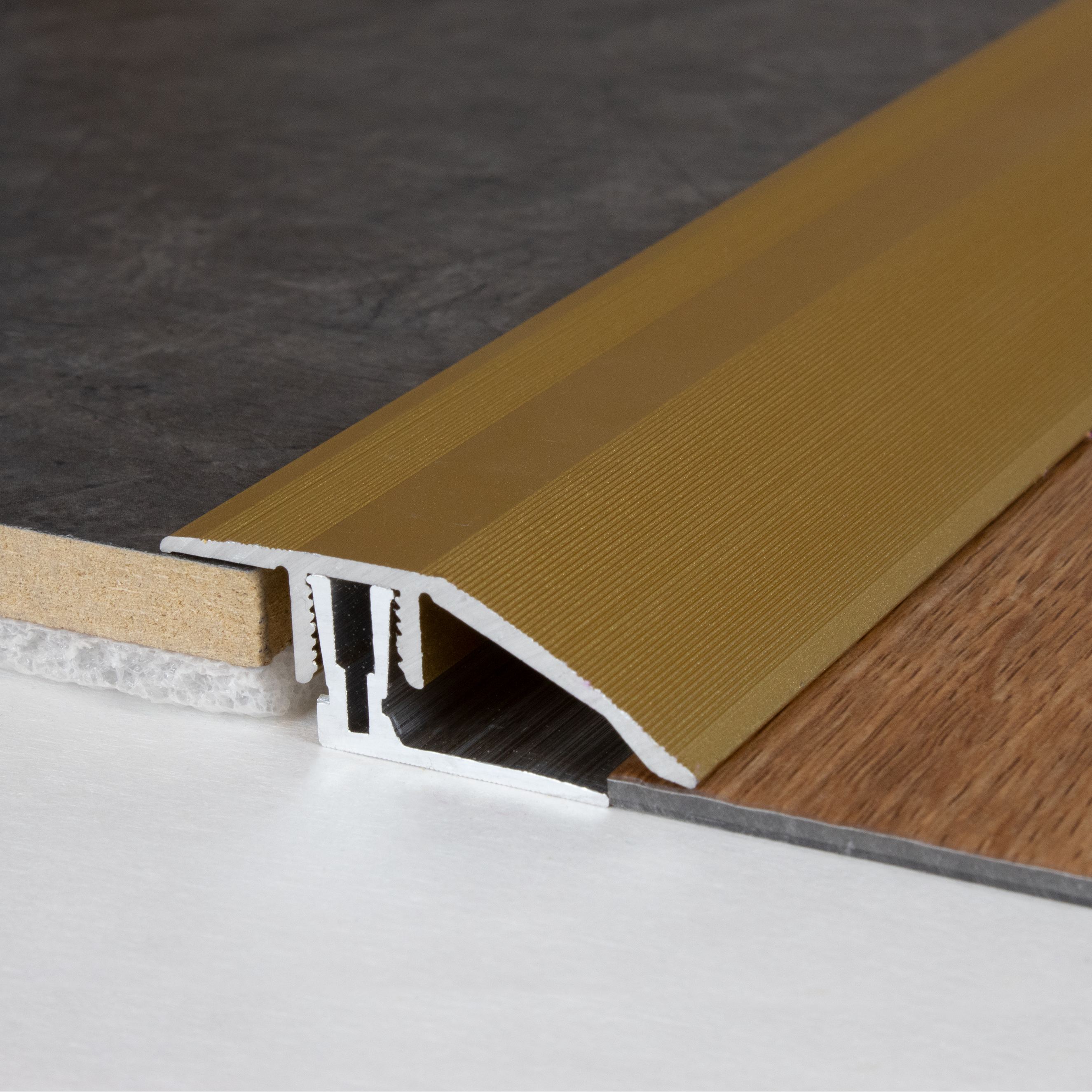 Profili di altezza e regolazione PROVISTON Winnipeg B 41 mm Altezza bordo 11 - 15 mm Alluminio anodizzato